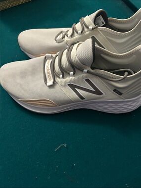 New Balance Men's White Gray Tan Lightweight Sneakers